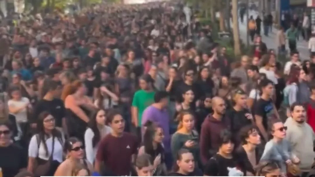 Onda de protestos europeus por educação e custo de vida chega à Grécia