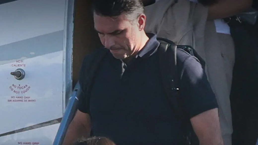 PF investiga como Flávio deixou o Brasil e diz que ele não é foragido
