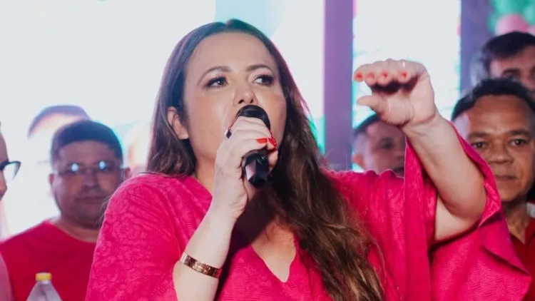 Prefeita Tacyana Leitão demonstra força política e reúne lideranças em ginásio lotado, em Bayeux