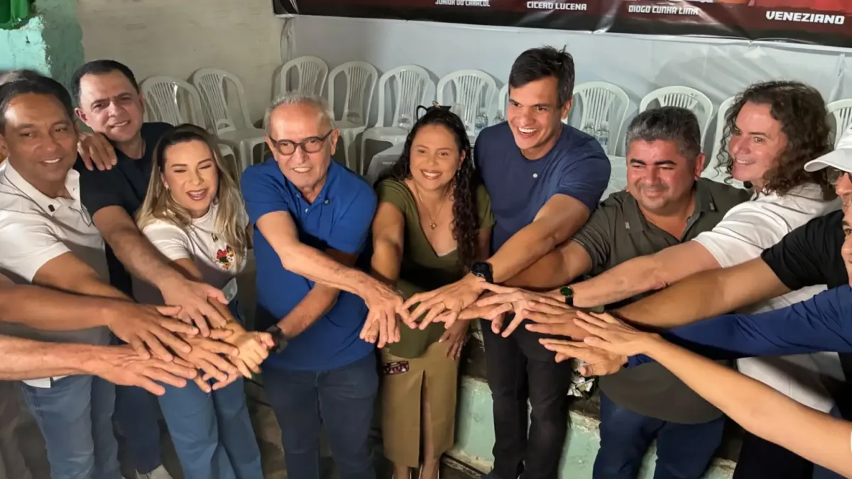 Prefeito de Lagoa de Roça anuncia apoio a Cícero Lucena durante plenária com presença de Veneziano