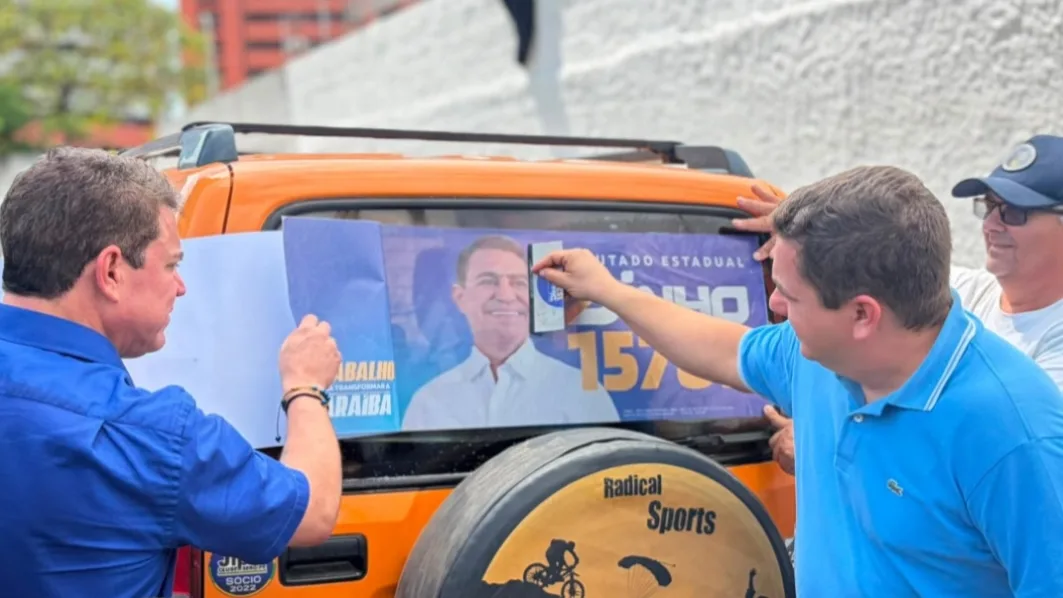 Prefeito Márcio, de Jacaraú, acompanha adesivaço ao lado de Dinho Dowsley