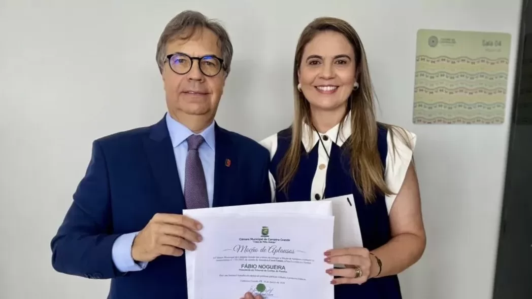 Presidente do TCE-PB é homenageado por Carol Gomes por defesa da primeira infância