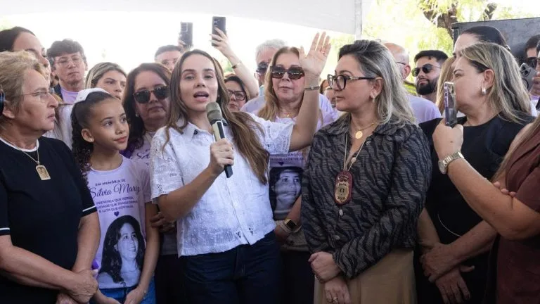 Primeira-dama Camila Mariz participa de entrega de Sala Lilás em São João do Rio do Peixe