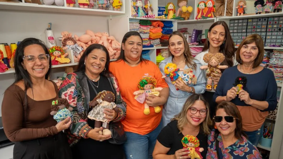 Primeira-dama Camila Mariz visita artesãs que serão homenageadas no Salão do Artesanato