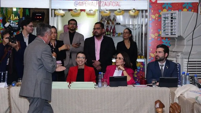 Primeira-dama participa de sessão itinerante da ALPB e apresenta Salão do Artesanato a mulheres de associações da justiça