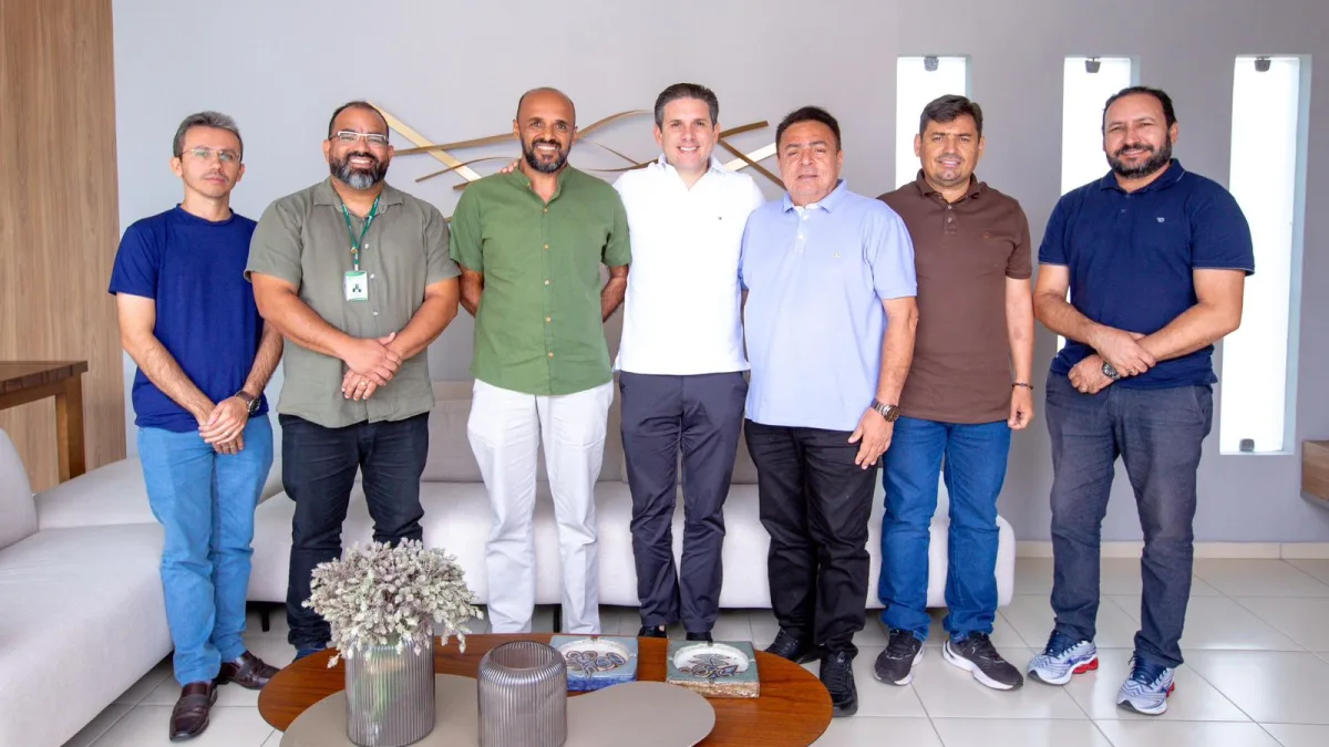 Hugo Motta parabeniza professor Ronaldo Lima pela nomeação 