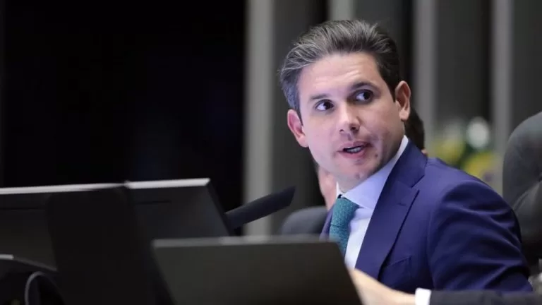 Repercussão nacional destaca fortalecimento de Hugo Motta na Câmara