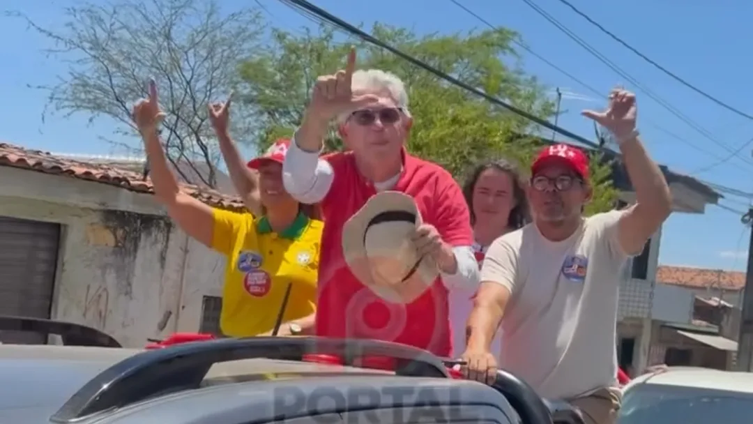 Ricardo Coutinho e Veneziano participam de carreata em apoio à reeleição de Lula em Campina Grande