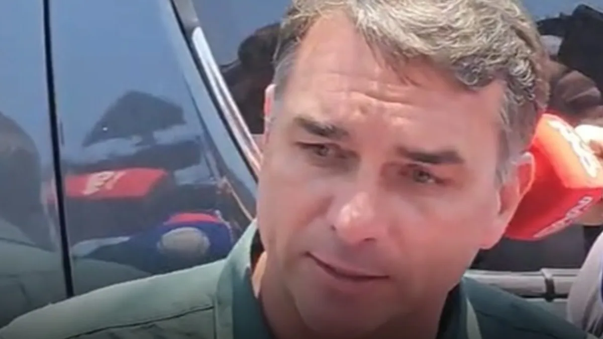 SBT anuncia que Flávio Bolsonaro recusou participar de sabatina