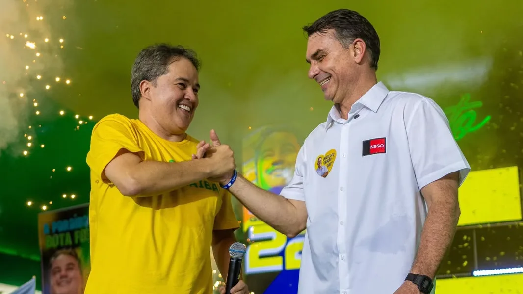 Senador Efraim Filho vota às 10h22 deste domingo em João Pessoa