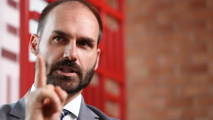 STF condena Eduardo Bolsonaro por coação em processo da tentativa de golpe