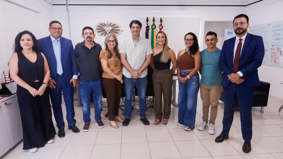 Valorização dos serviços: Leo Bezerra convoca 42 novos profissionais aprovados no último concurso da Educação de João Pessoa, que chega a 542 chamados