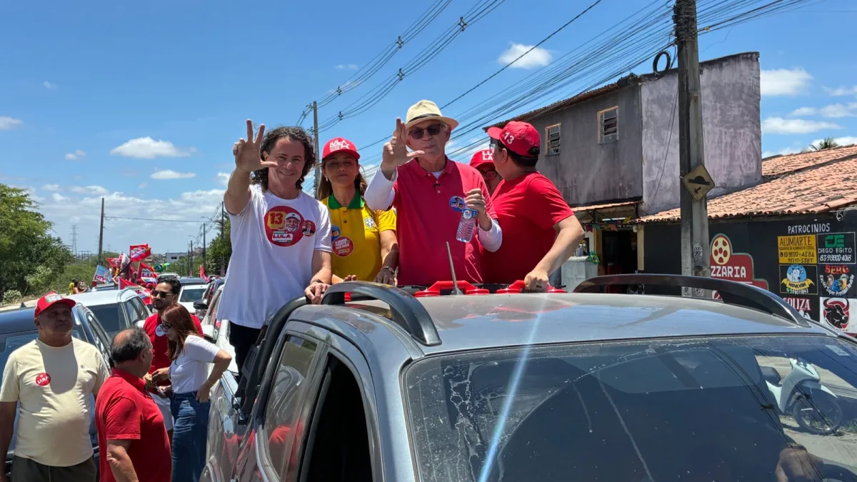 Veneziano e Ricardo Coutinho comandam carreata de Lula pelas ruas de Campina Grande