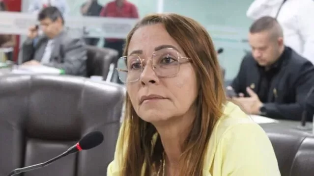 Vereadora Aninha Cardoso cobra investigação rigorosa e critica gestão da saúde após morte de Liana Maria
