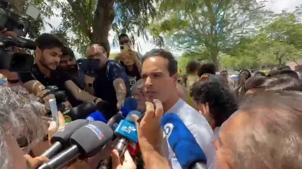 Lucas vota em Campina Grande e destaca campanha propositiva e unidade da chapa