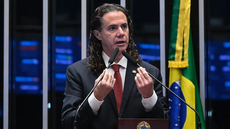 VÍDEO: Veneziano lembra Dia do Professor no Senado: “mesmo com a realidade tecnológica atual, o professor é insubstituível”