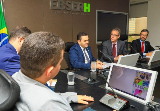 Dr. Gilney Porto e Dr. Jhony Bezerra.