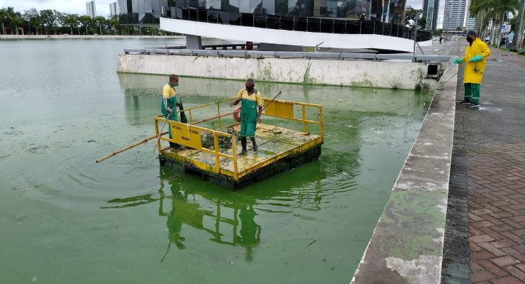 Prefeitura de Campina Grande faz limpeza no Açude Velho