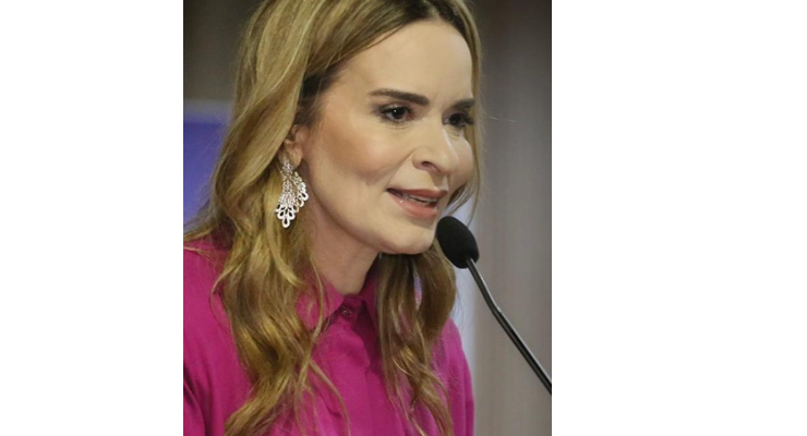 Senadora Daniella Ribeiro.
