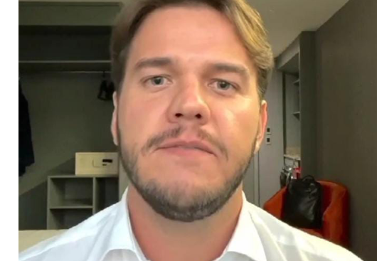 Prefeito Bruno Cunha Lima.