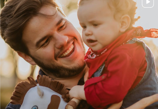 VÍDEO: Familiares e amigos homenageiam Bruno Cunha Lima pela passagem do seu aniversário — Prefeito completa 33 anos de idade nesta sexta-feira