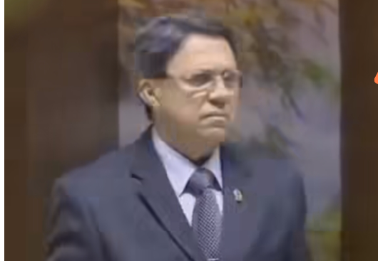 Pastor Jecer Goes.