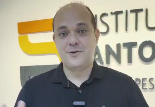Advogado André Ribeiro.