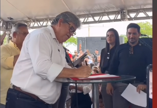 Governador da Paraíba João Azevedo.