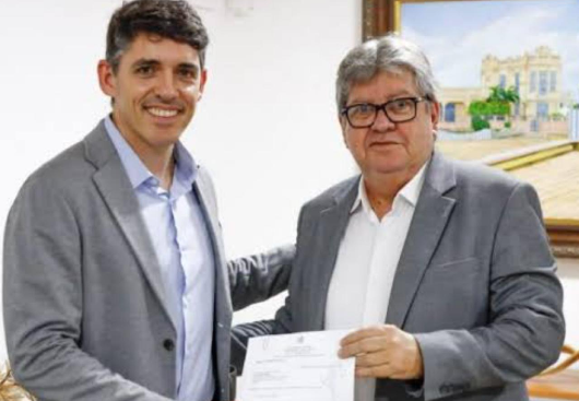 Governador da Paraíba João Azevedo.