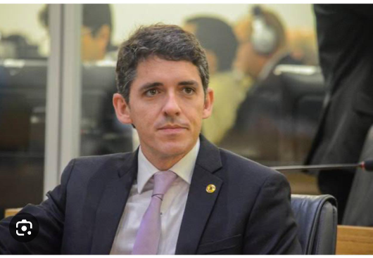 Tovar Correia Lima.