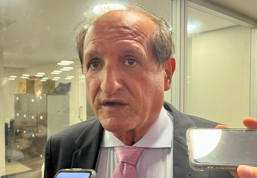 Governador da Paraíba João Azevedo.