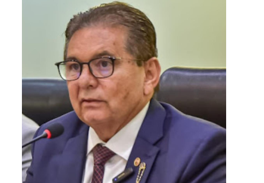 Adriano Galdino.