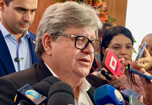 Governador da Paraíba João Azevedo.