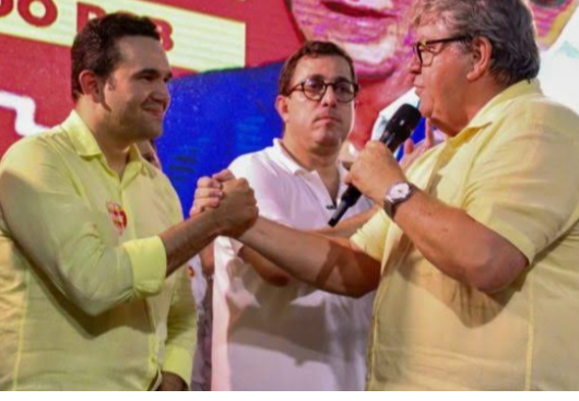 MAURÍLIO JÚNIOR: ' Com bloco na rua, Jhony cresce em pesquisa para prefeito de Campina Grande'