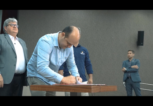 REDES SOCIAIS: secretário André Ribeiro divulga vídeo alusivo evento na FIEP referente chegada da empresa VERTYS GROUP