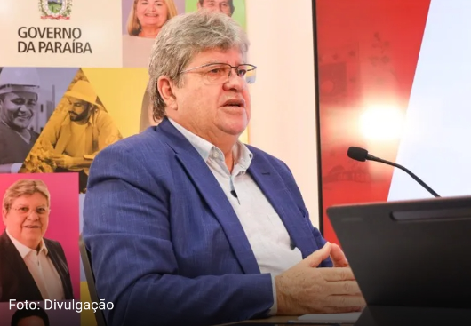 Governador da Paraíba João Azevedo.