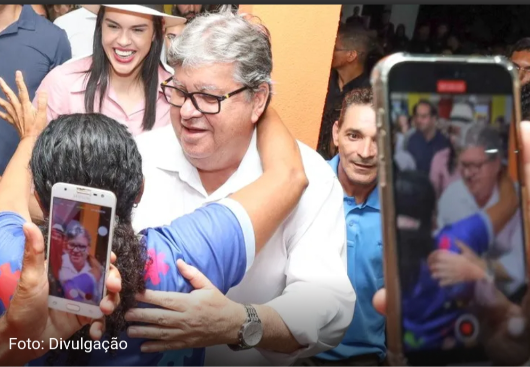 Governador da Paraíba João Azevedo.