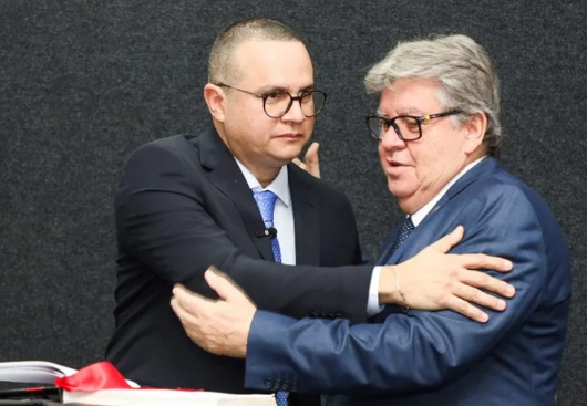 João Azevêdo empossa novo procurador-geral da Paraíba — Paraíba Já