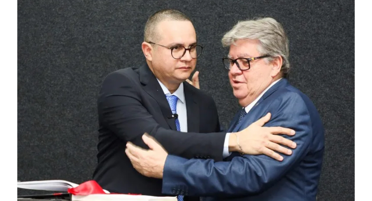 João Azevêdo empossa novo procurador-geral da Paraíba — Paraíba Já