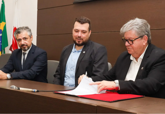 João Azevêdo celebra acordo de cooperação técnica para projetos entre a Paraíba e Portugal — Paraíba Já