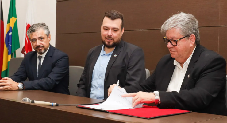 João Azevêdo celebra acordo de cooperação técnica para projetos entre a Paraíba e Portugal — Paraíba Já