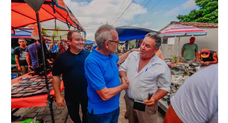 Cícero conversa com feirantes e explica projeto da nova Feira de Oitizeiro — Paraíba Já