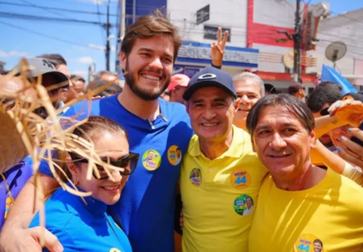 Bruno e Romero aparecem juntos em primeira atividade de rua em Campina — Paraíba Já
