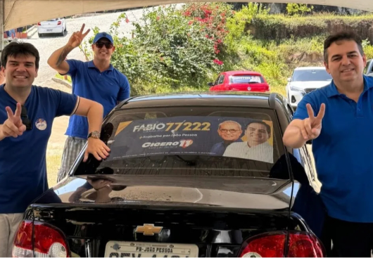 Candidato a vereador, Fábio Carneiro participa de ‘adesivaço’ em JP — Paraíba Já