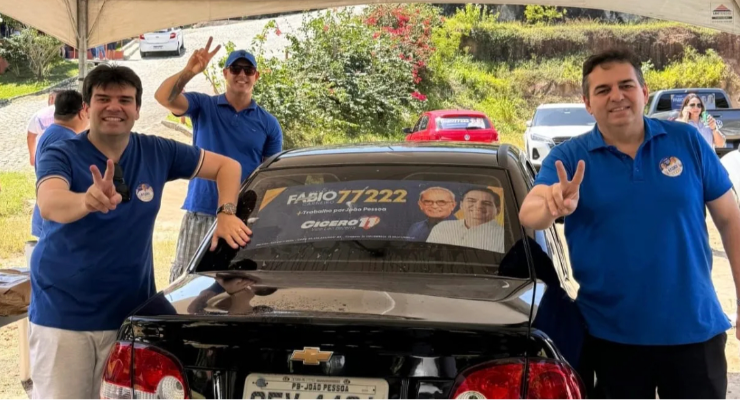 Candidato a vereador, Fábio Carneiro participa de ‘adesivaço’ em JP — Paraíba Já