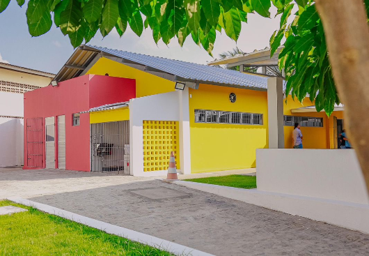 Cícero Lucena destaca qualificação de mão de obra e função social das novas cozinhas comunitárias da Capital, em visita à nova unidade do Taipa