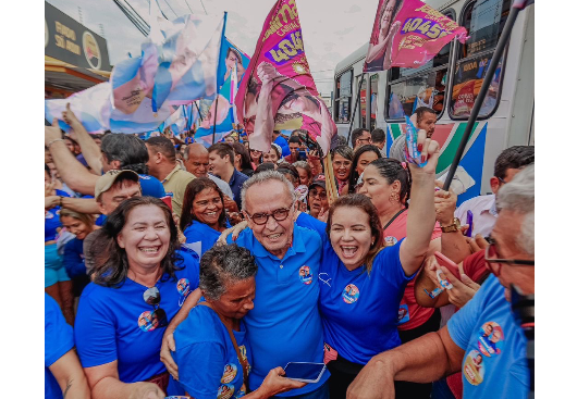 EVENTO 'Onda Azul’ arrasta número enorme de apoiadores da reeleição de Cícero pelas ruas de Mangabeira