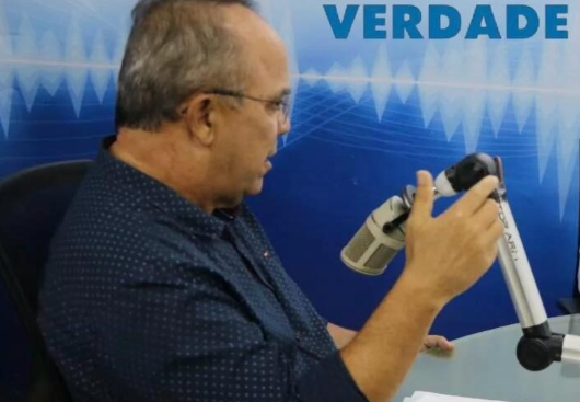 Jornalista Clilson Júnior critica ‘indústria’ dos concursos públicos especializada em fabricar ilusões: “safadeza generalizada”
