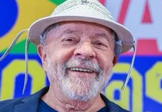 Depois de passar mal e ir para hospital, Lula confirma viagem para o Nordeste