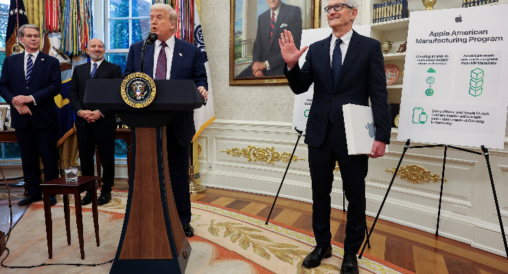 Apple vai investir US$ 600 bilhões para fabricar partes do iPhone nos EUA
